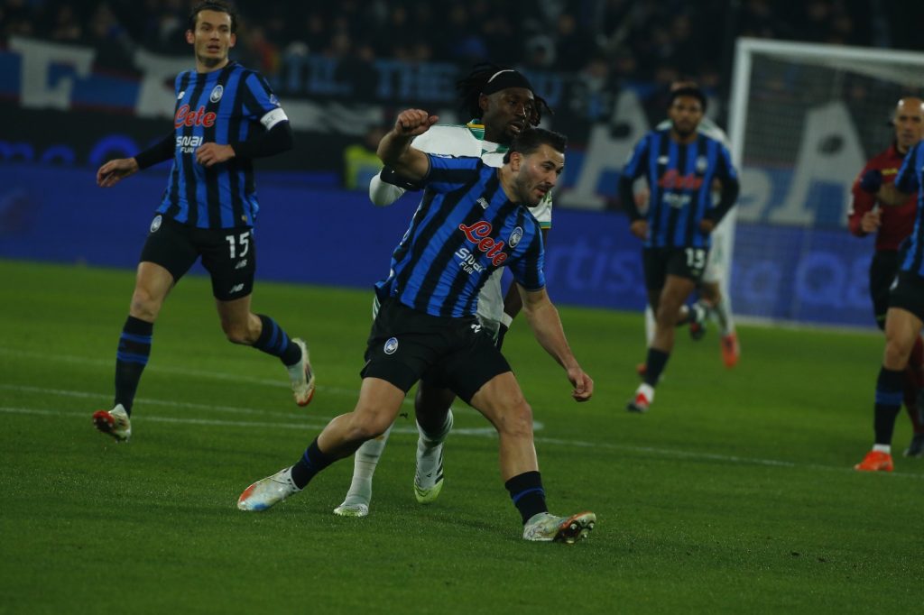 33825647 8a7f 4990 8083 6844f6c1b824